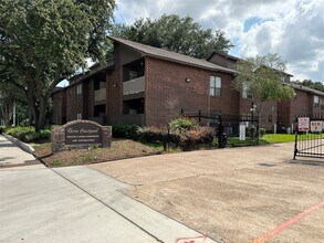 Building Photo - 3150 Walnut Bend Ln