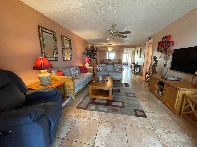 Building Photo - 14459 River Beach Dr