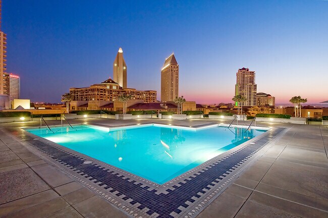 Plaza elevada al aire libre de 2/3 acres - 700 Front St