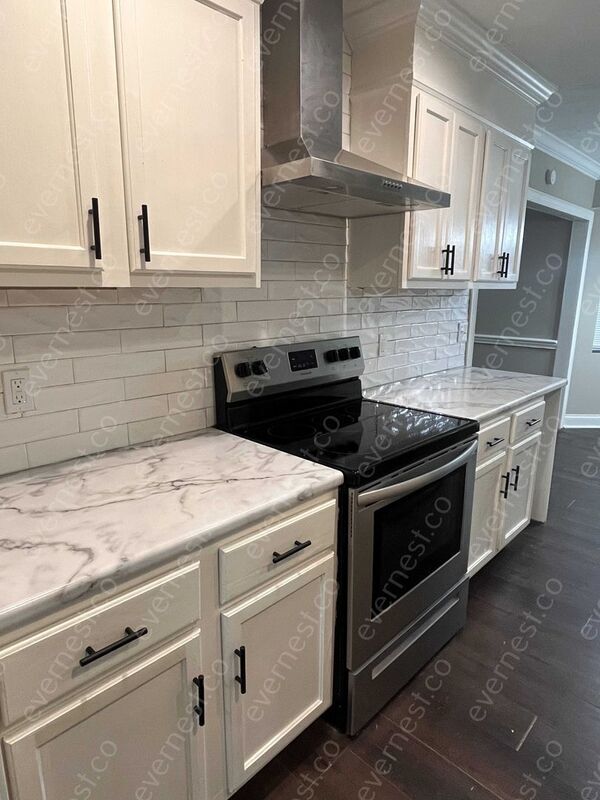 Foto del edificio - 5825 Cypress Trail