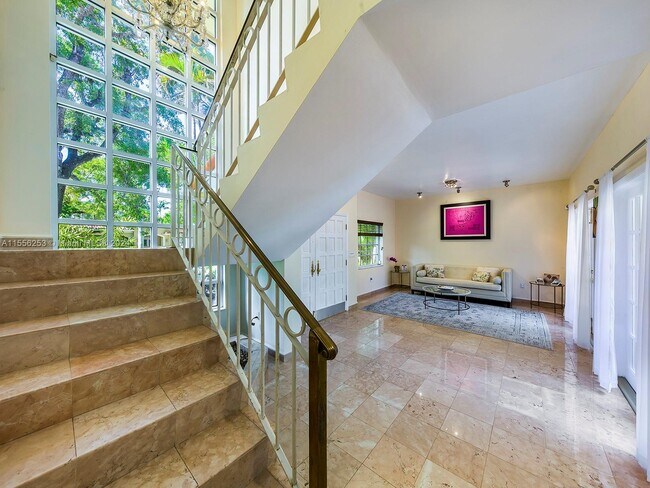 Building Photo - 650 Alcazar Ave