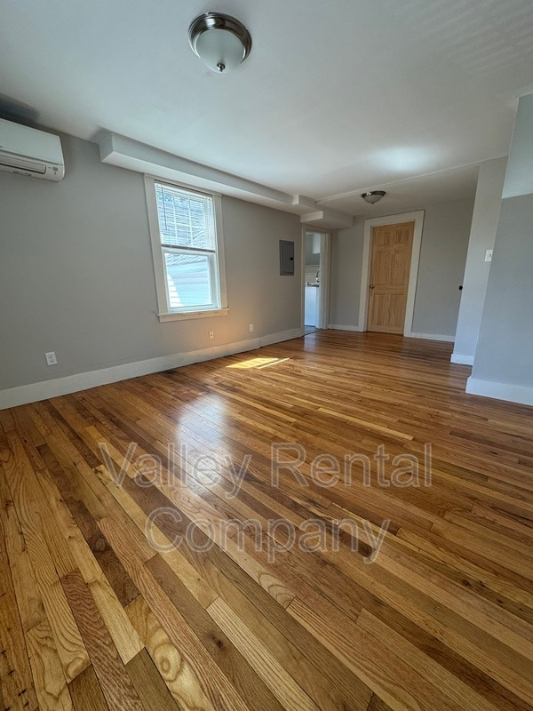 Building Photo - 39 Middle St