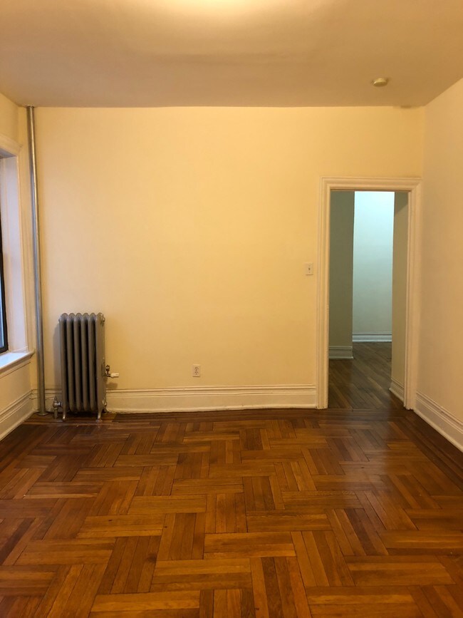 Building Photo - 565 85th St