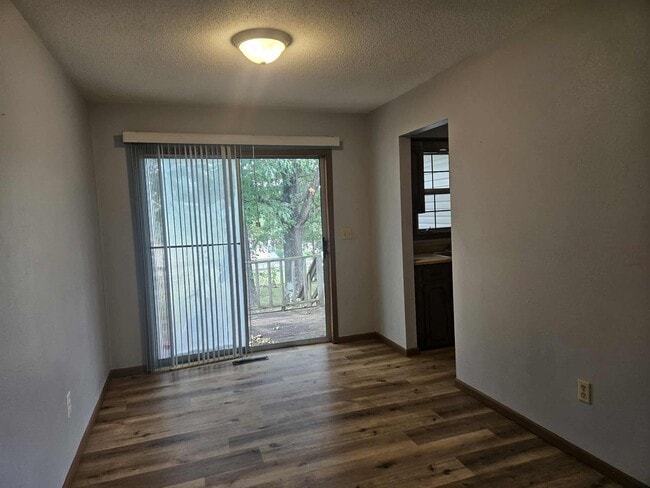 Building Photo - 403 Country Villa Ln