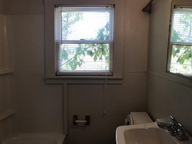 Building Photo - 1517 Ave D