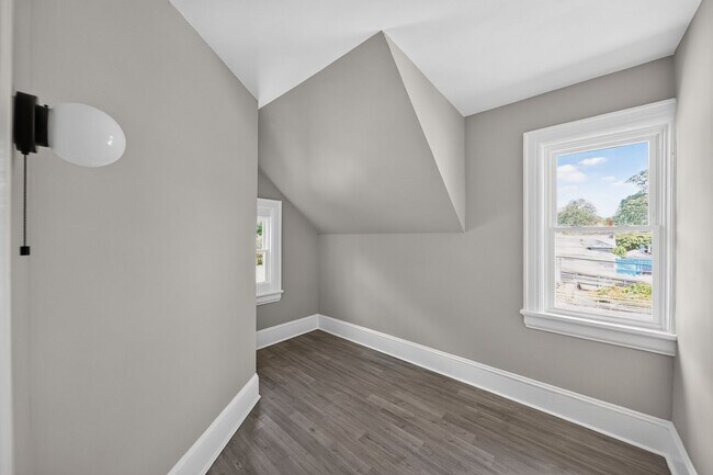 Building Photo - 511 Hammond St