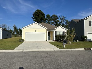 Building Photo - 8170 E Highcroft Dr NE