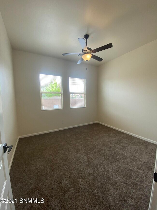Building Photo - 4030 S Sommerset Ave