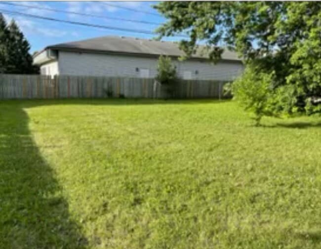 Building Photo - 1305 Buena Vista Dr