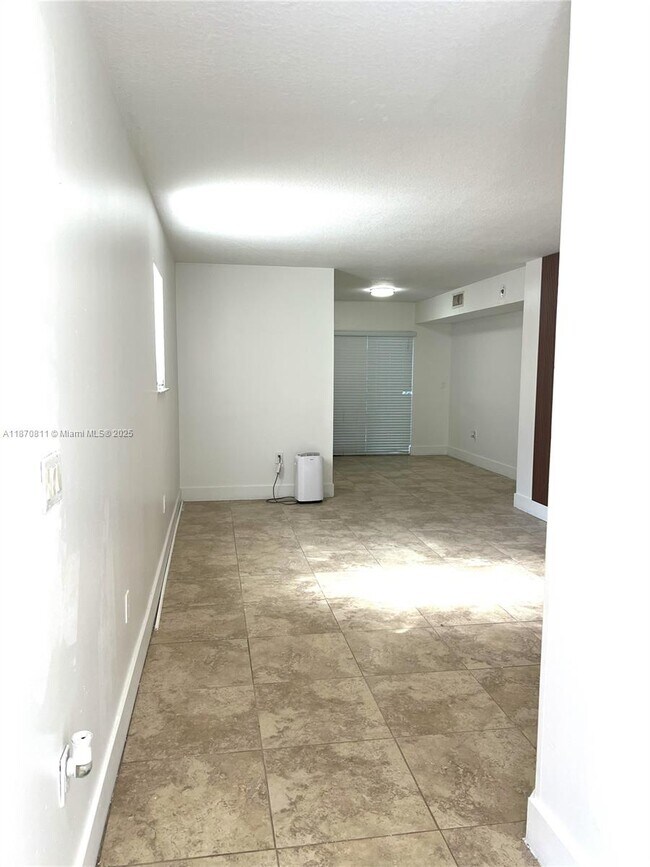 Building Photo - 1240 SE 28th Ct