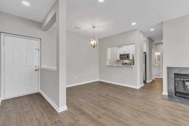 Foto del edificio - 606 Rolling Hill Walk