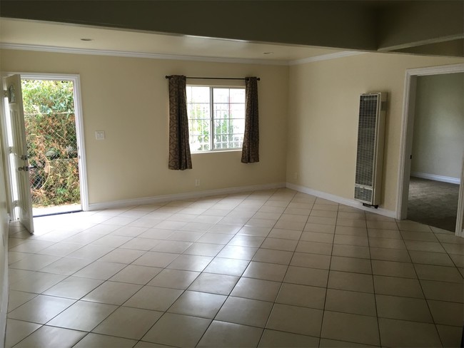 Foto del edificio - 1313 W 88th St