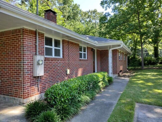 Foto del edificio - 2790 Glenbriar Dr NE