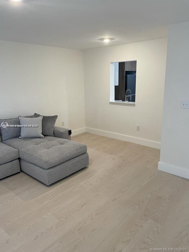 Foto del edificio - 1720 NW N River Dr
