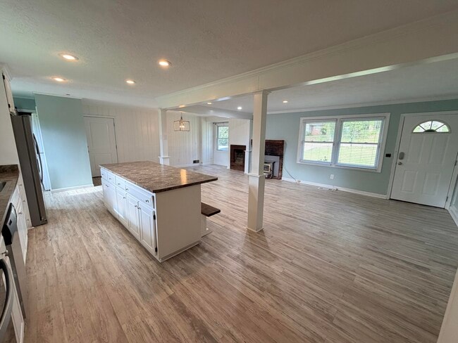 Foto del edificio - 416 Martha Ln