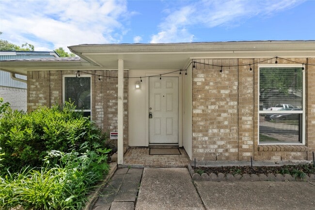 Foto del edificio - 10219 Staghill Dr