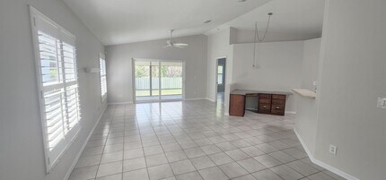 Building Photo - 451 10th Pl