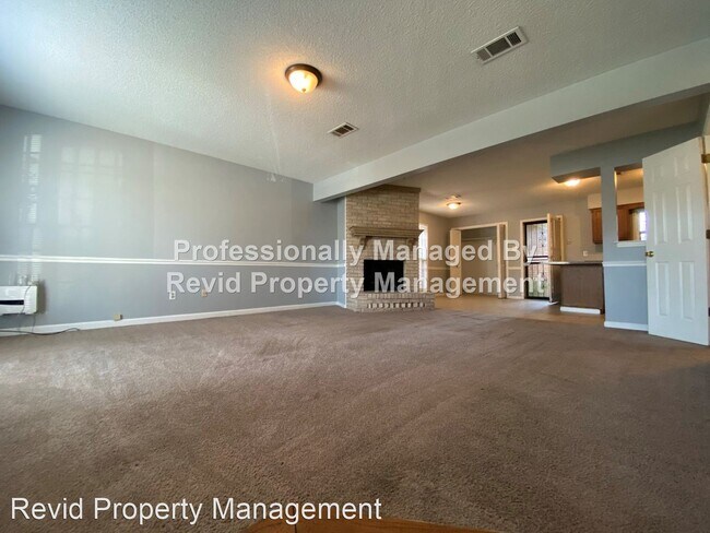 Building Photo - 3003 Charlestowne Pl