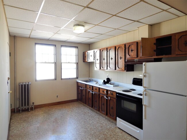 Kitchen - 98 Wood St