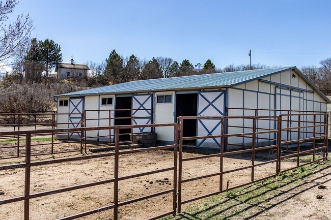 Building Photo - Secluded, 5 Bedroom Horse Property in Sun ...