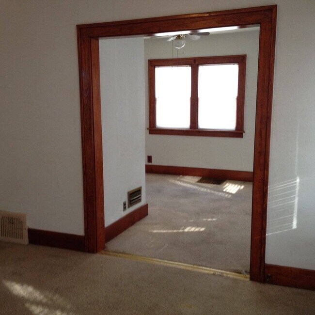 Foto del edificio - 927 Forest Ave