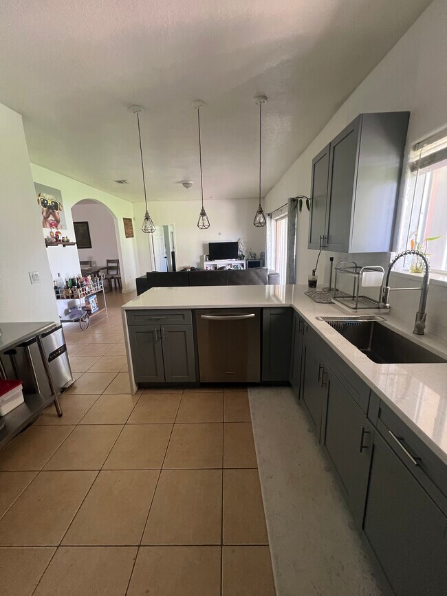 Foto del edificio - 1203 SE 7th Ct