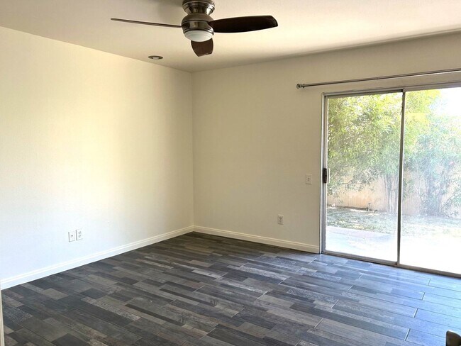 Foto del edificio - COMING SOON!! 2 Bedroom/ 1 Bathroom Condo ...