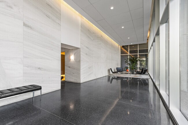 Foto del edificio - 9715 Woods Dr