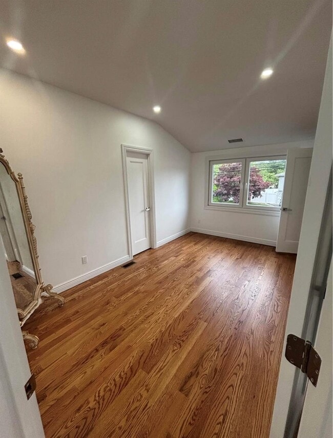 Building Photo - 214 Oak Neck Rd