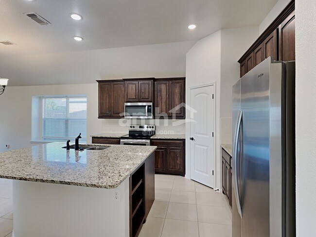 Building Photo - 215 Buckskin Dr