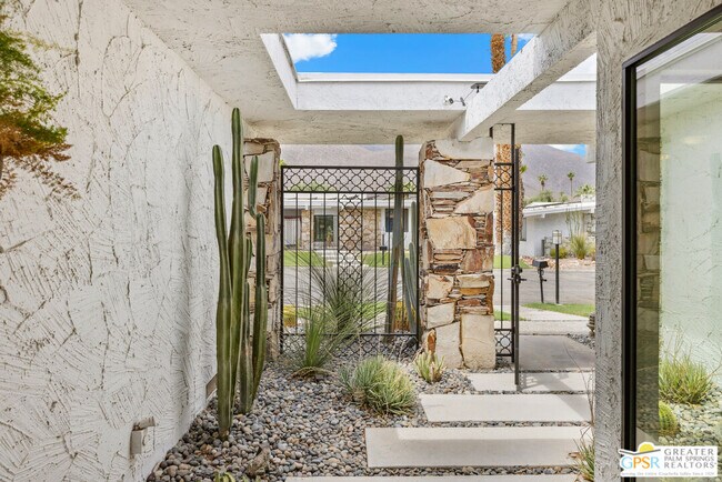 Foto del edificio - 2344 Madrona Dr