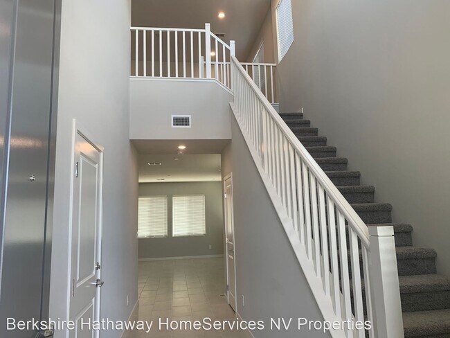 Building Photo - 4 br, 3 bath House - 221 E. Neal Ave