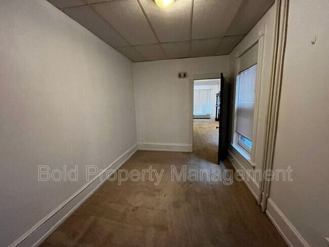 Building Photo - 425 S 15th St