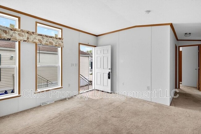 Building Photo - 15 W Redwood Ave