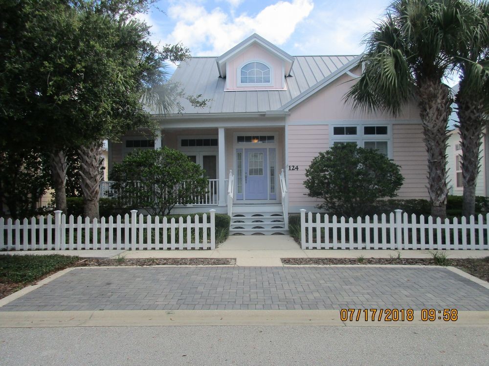 Primary Photo - Beautiful Home in Island Cottages