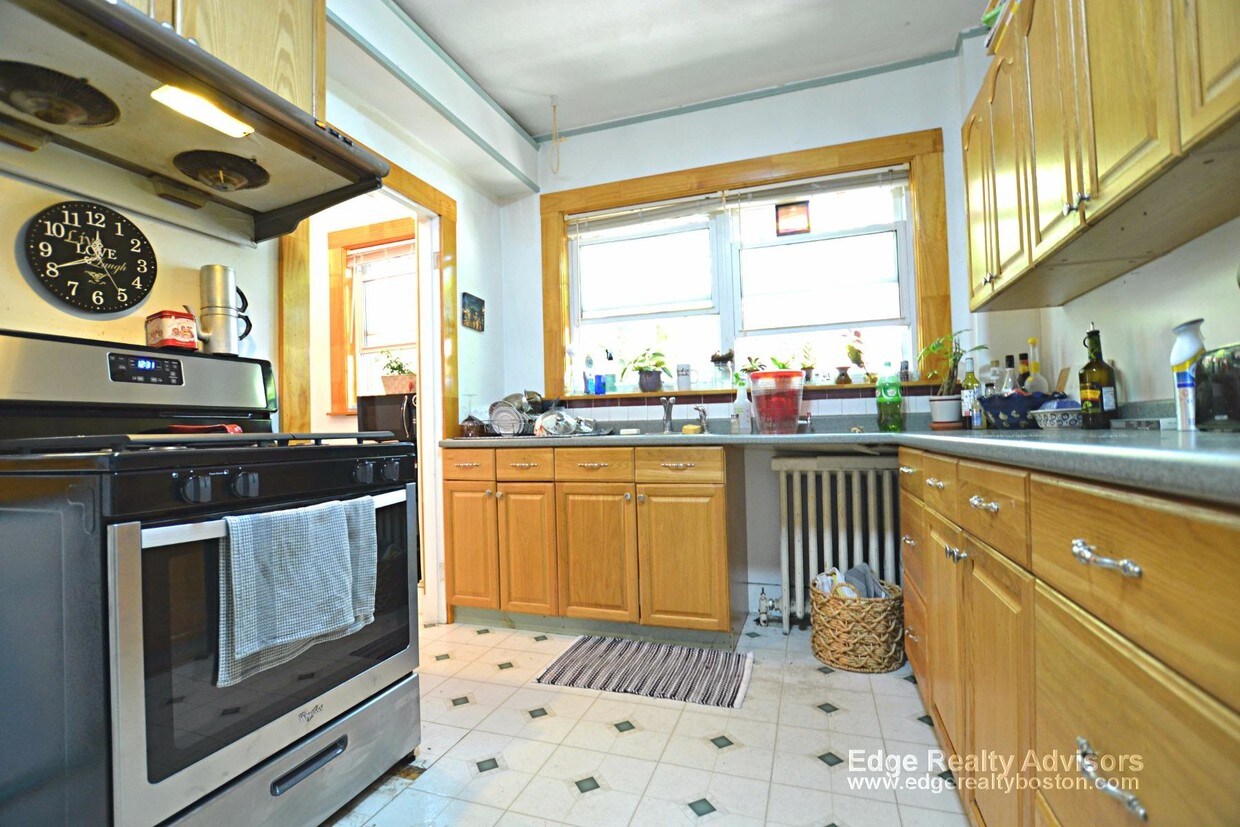 Primary Photo - 49 Parsons St
