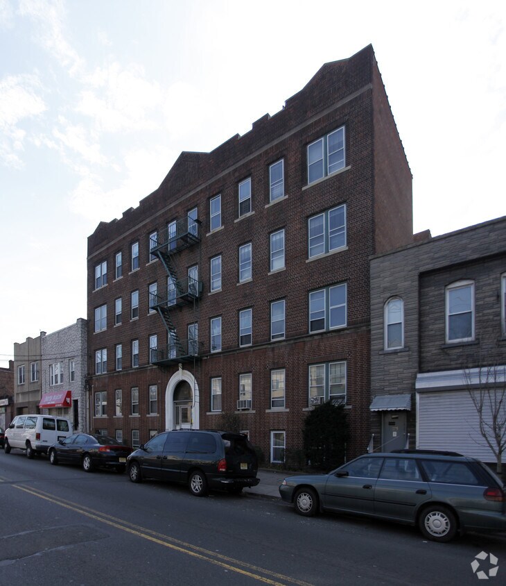 Foto del edificio - 169-171 Manhattan Ave