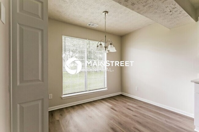 Foto del edificio - 3 Bedroom Pet-Friendly Home in RIVERDALE, ...