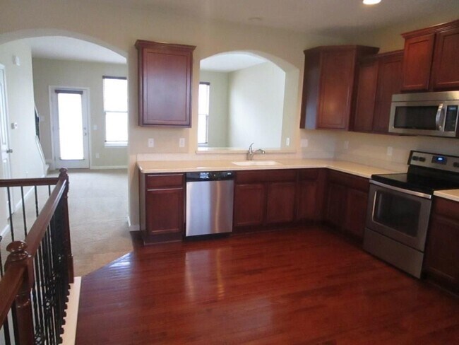 Foto del edificio - For Rent-Townhome-3BDRM, 2.5BA $1,900-Avalon