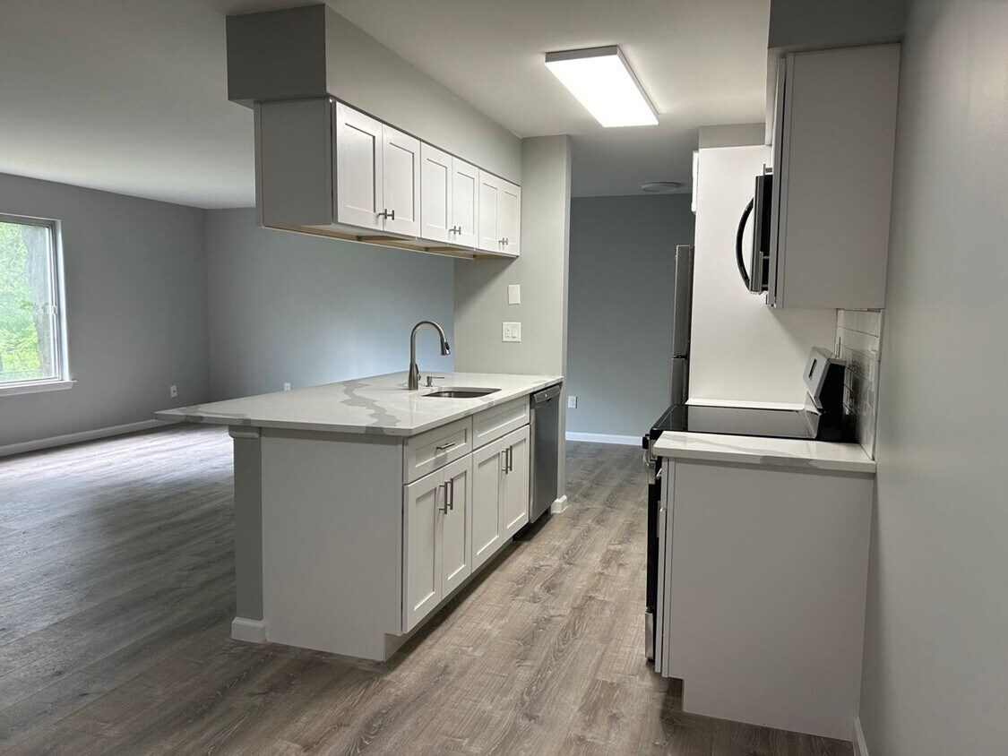 Primary Photo - Recently Renovated 2 Bedroom 1 Bath Condo!...