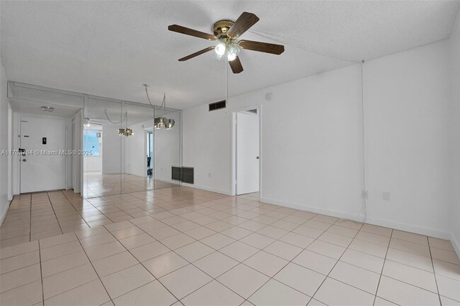 Building Photo - 1300 NE Miami Gardens Dr