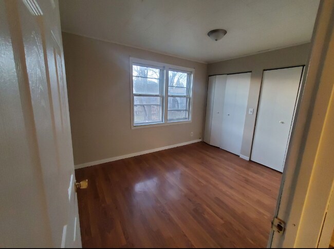 Building Photo - 824 Kingsporte Ave
