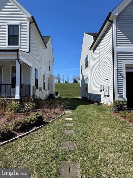 Foto del edificio - 25549 Byrnes Crossing Dr