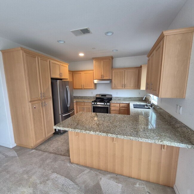 Foto del edificio - Spacious 3 Bedroom, newer home in South Sacramento