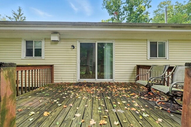 Building Photo - NEW LISTING! 3 BED/2 BATH HOUSE!