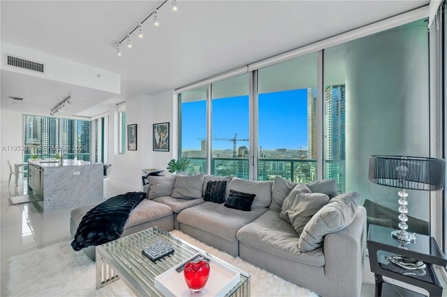 Building Photo - 900 Biscayne Blvd