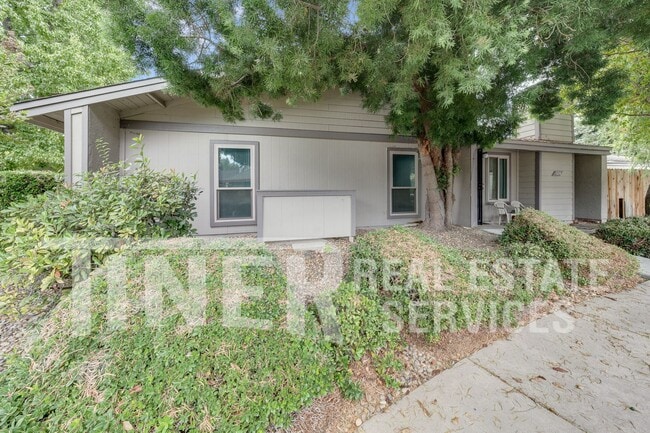 Photo - 324 Bridge Pl House