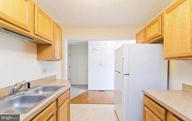 Building Photo - 171 Lexington Ct