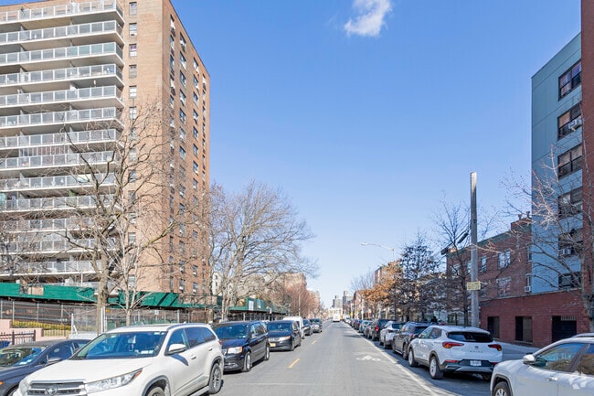 Context - Dennis Lane Apartments