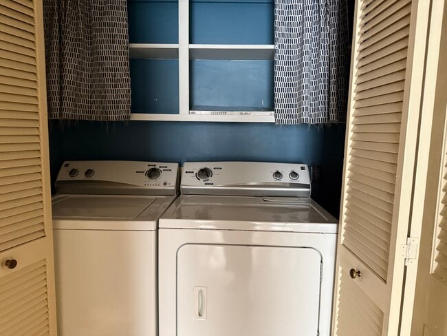 Building Photo - 2704 San Pedro St